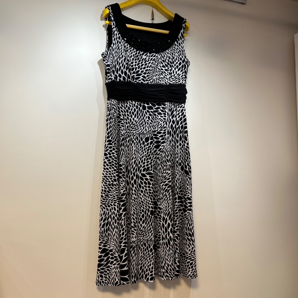Perceptions S14 black and white bejeweled dress nicely weighted poly/spandex